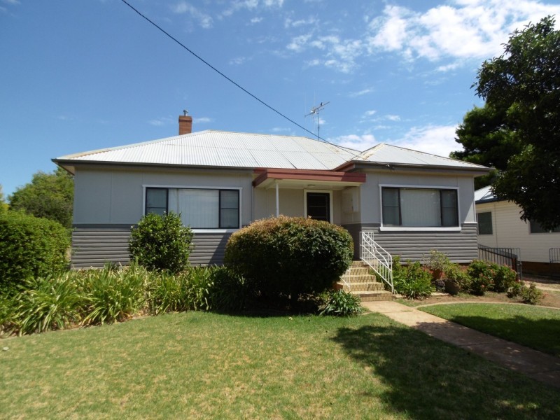 12 Pearce Street, Parkes NSW 2870