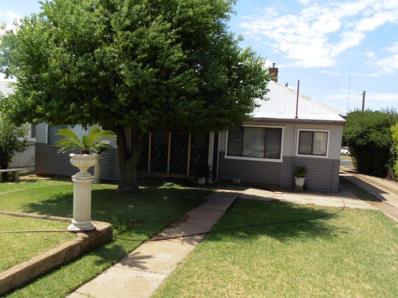12 Pearce Street, Parkes NSW 2870