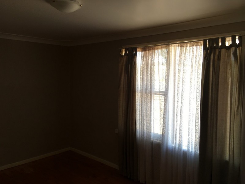 11 Blaxland Street, Parkes NSW 2870