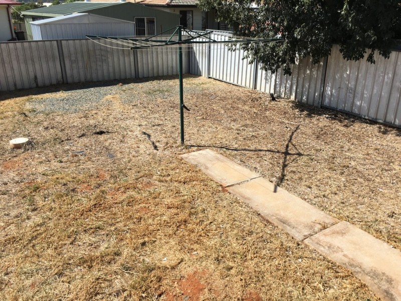 11 Blaxland Street, Parkes NSW 2870