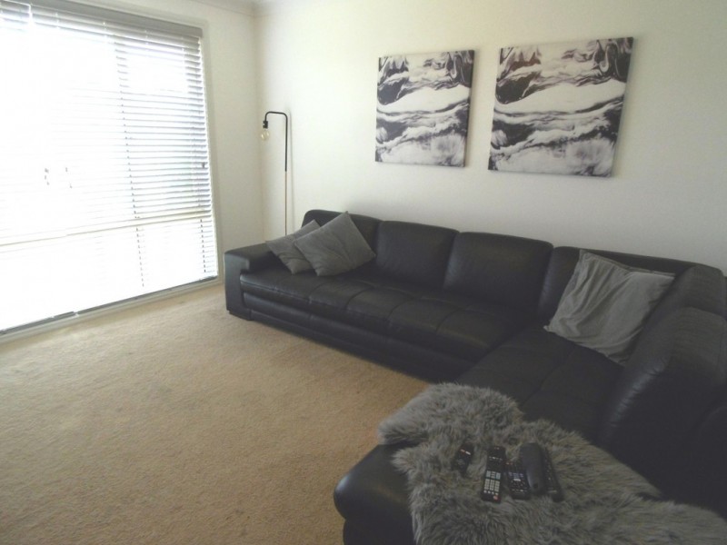 18 Thomas Tom Cres, Parkes NSW 2870