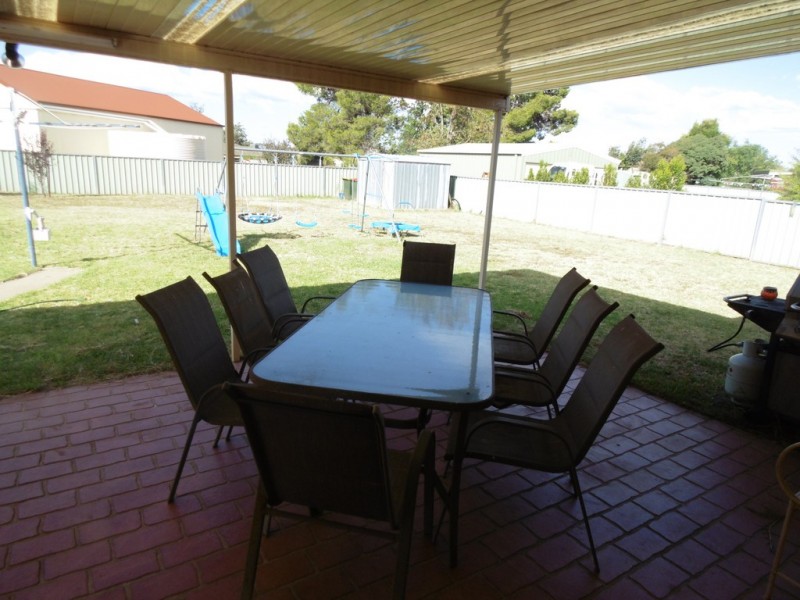18 Thomas Tom Cres, Parkes NSW 2870