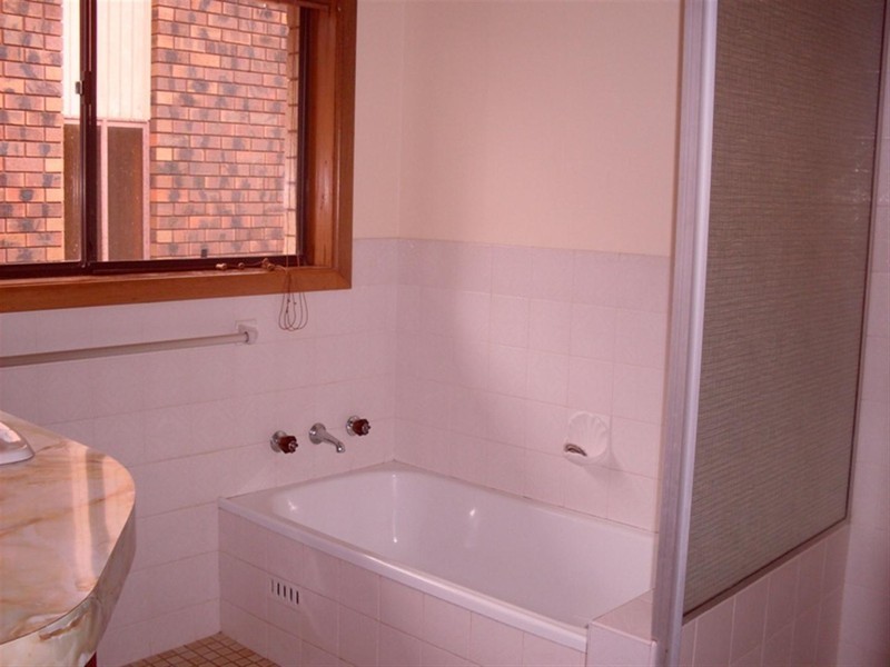 27  Moor Street, Parkes NSW 2870