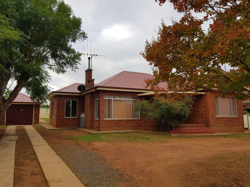 24 Want Street, Parkes NSW 2870