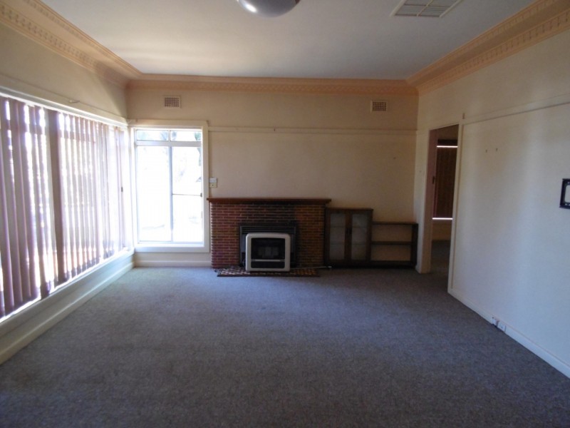 24 Want Street, Parkes NSW 2870