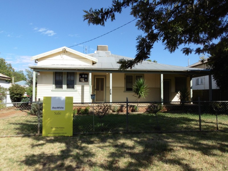 5 Carrington Street, Parkes NSW 2870