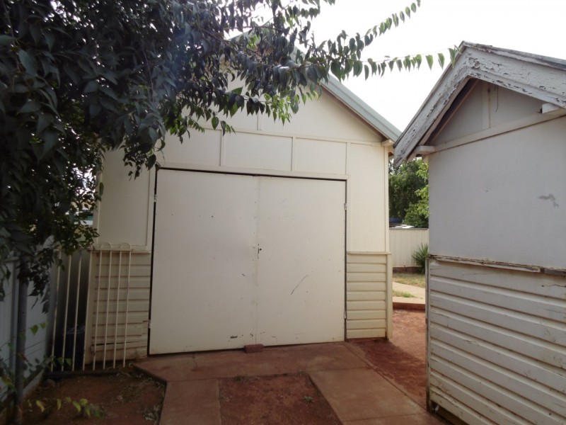 5 Carrington Street, Parkes NSW 2870