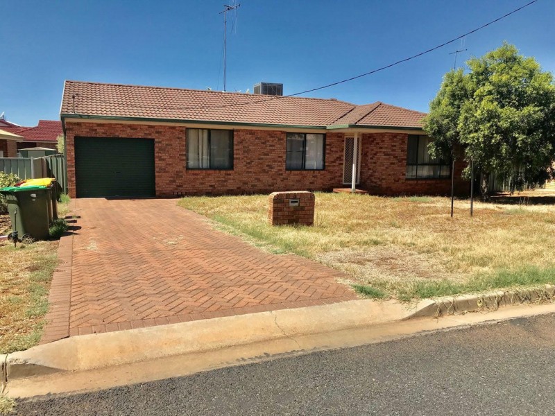 15 Flinders Street, Parkes NSW 2870