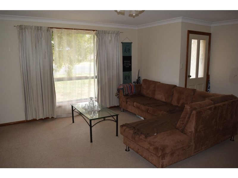 15 Flinders Street, Parkes NSW 2870