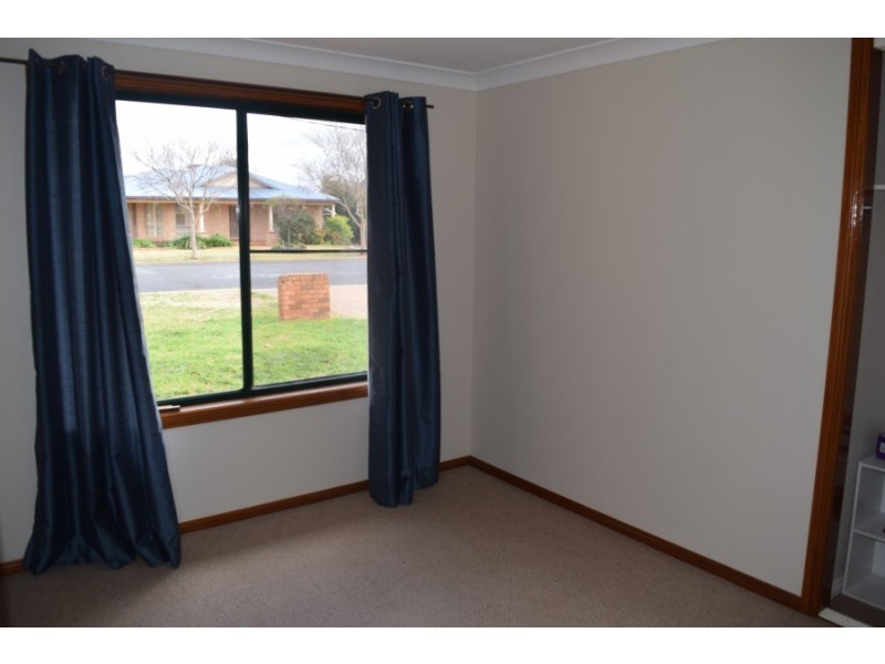 15 Flinders Street, Parkes NSW 2870