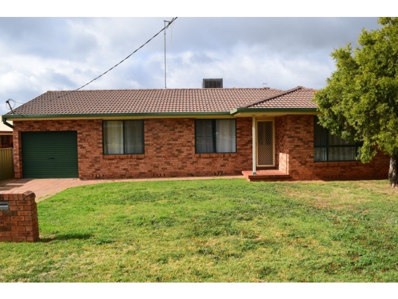 15 Flinders Street, Parkes NSW 2870