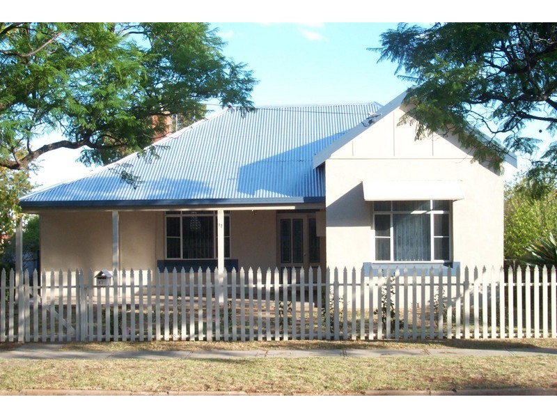 17 Elizabeth Street, Parkes NSW 2870