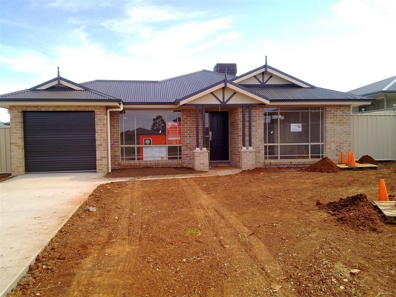 . Monestry Close, Parkes NSW 2870