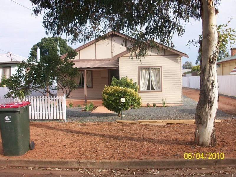 30 Station Street, Parkes NSW 2870