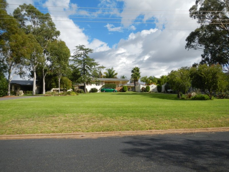 8-10 Lorking Street, Parkes NSW 2870