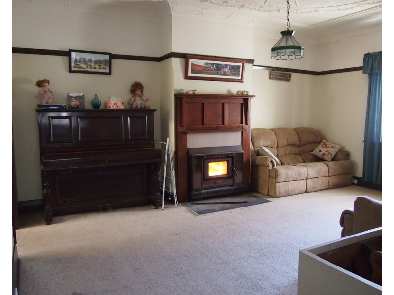 38 Close Street, Parkes NSW 2870