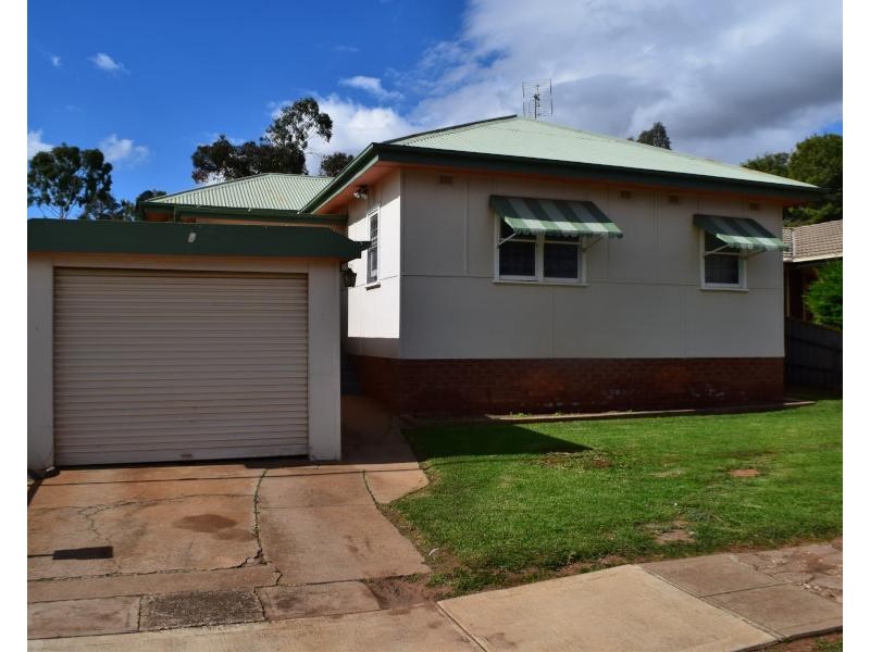 8 Peak Hill Road, Parkes NSW 2870