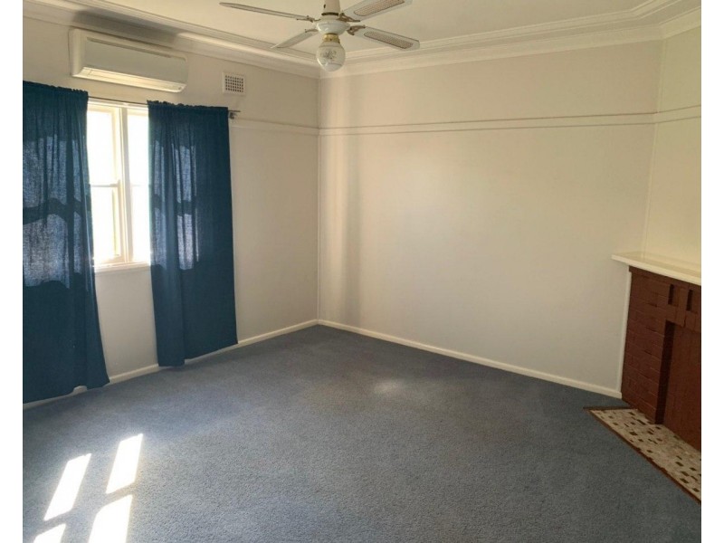 8 Peak Hill Road, Parkes NSW 2870