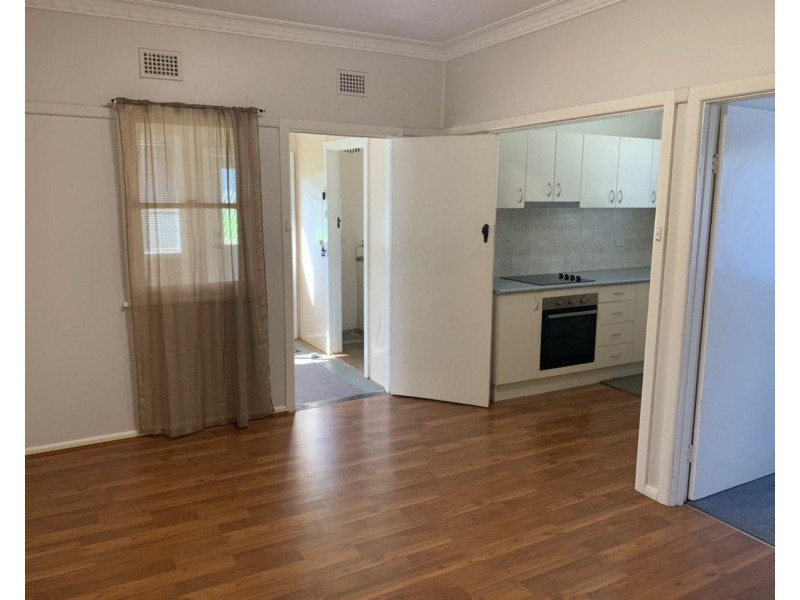 8 Peak Hill Road, Parkes NSW 2870