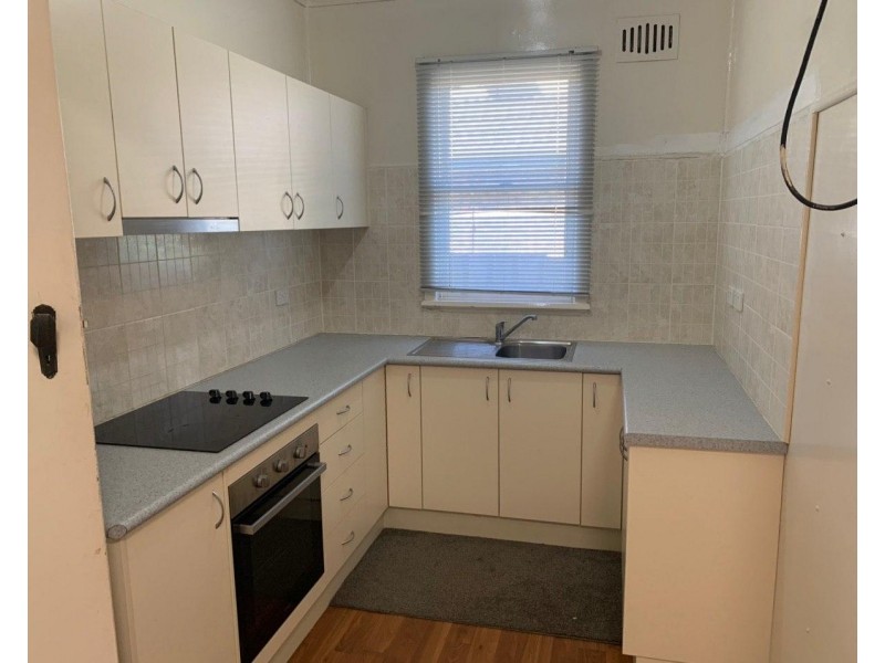 8 Peak Hill Road, Parkes NSW 2870