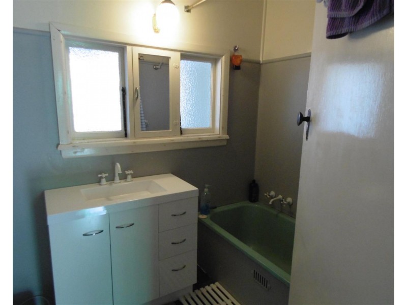 8 Peak Hill Road, Parkes NSW 2870