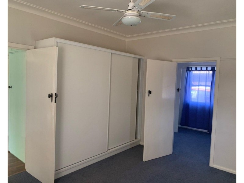 8 Peak Hill Road, Parkes NSW 2870