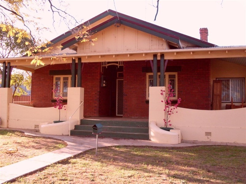 32 Elizabeth Street, Parkes NSW 2870