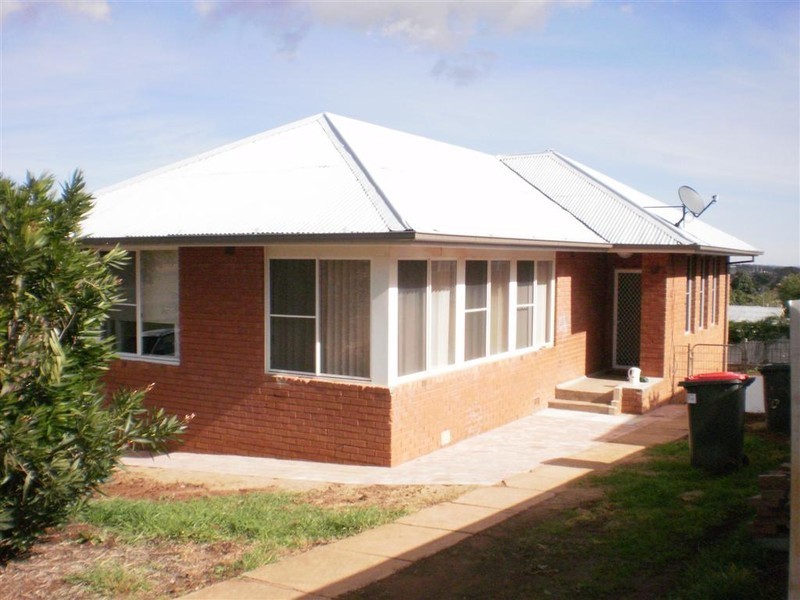 18 Alexandra Street, Parkes NSW 2870