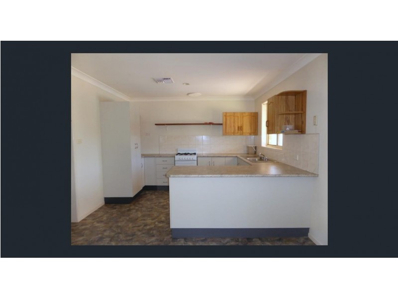102 Dalton Street, Parkes NSW 2870