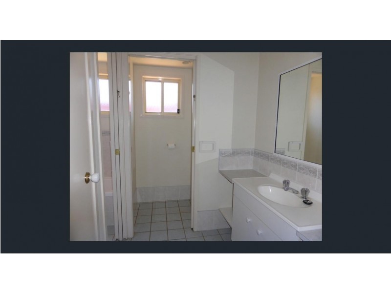 102 Dalton Street, Parkes NSW 2870