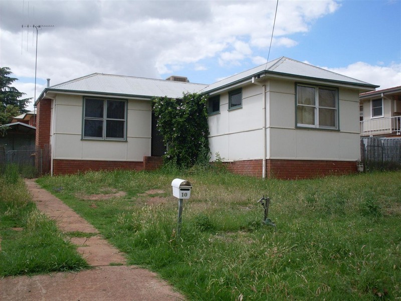 10 Gallop Ave, Parkes NSW 2870