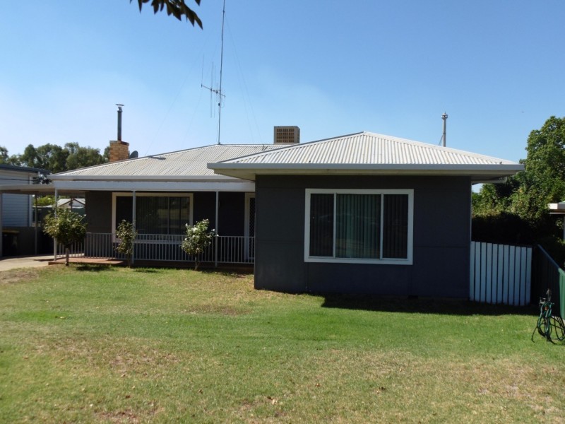 5 Hume Street, Parkes NSW 2870