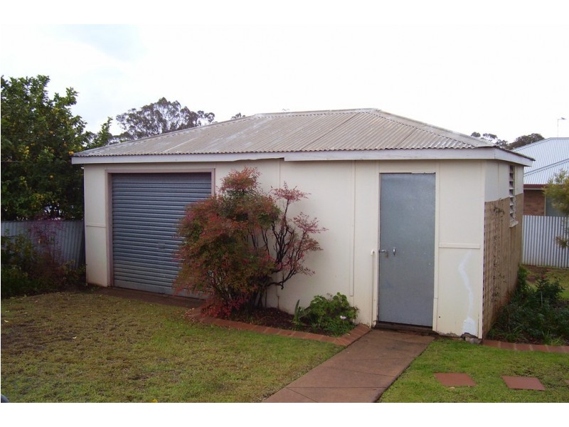 5 Hume Street, Parkes NSW 2870