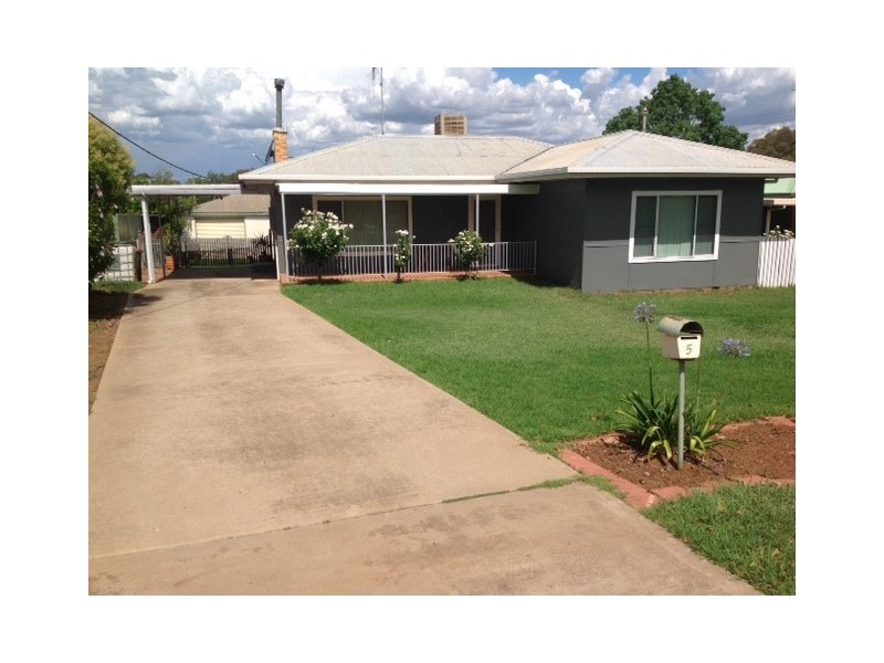 5 Hume Street, Parkes NSW 2870