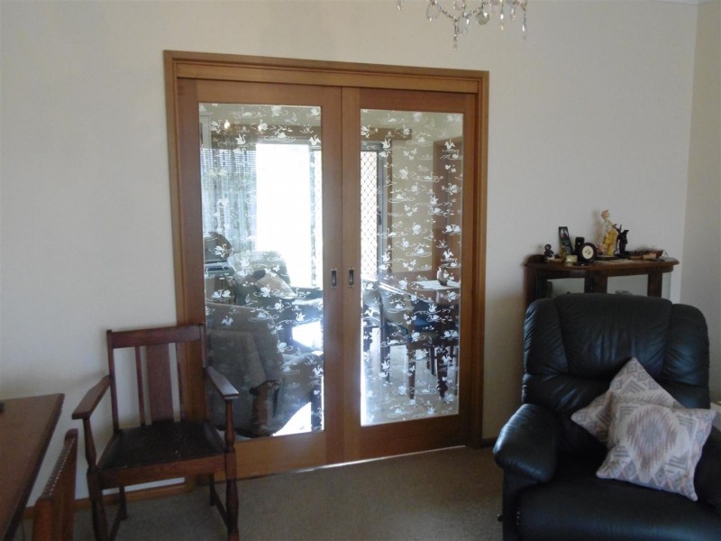 10 Downes Crescent, Parkes NSW 2870