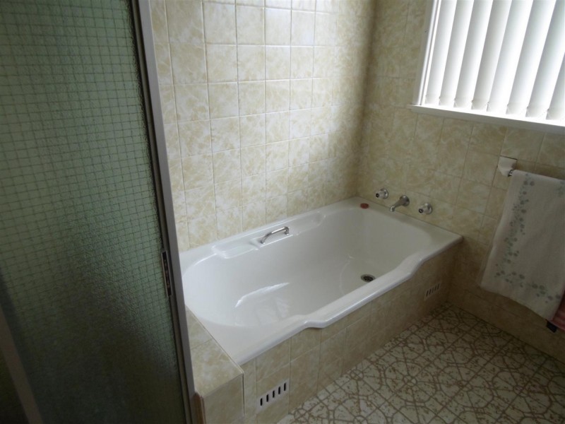10 Downes Crescent, Parkes NSW 2870