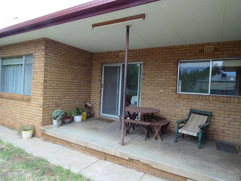 10 Downes Crescent, Parkes NSW 2870