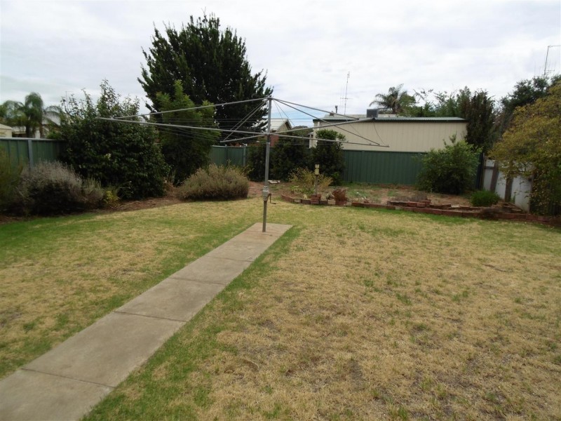 10 Downes Crescent, Parkes NSW 2870