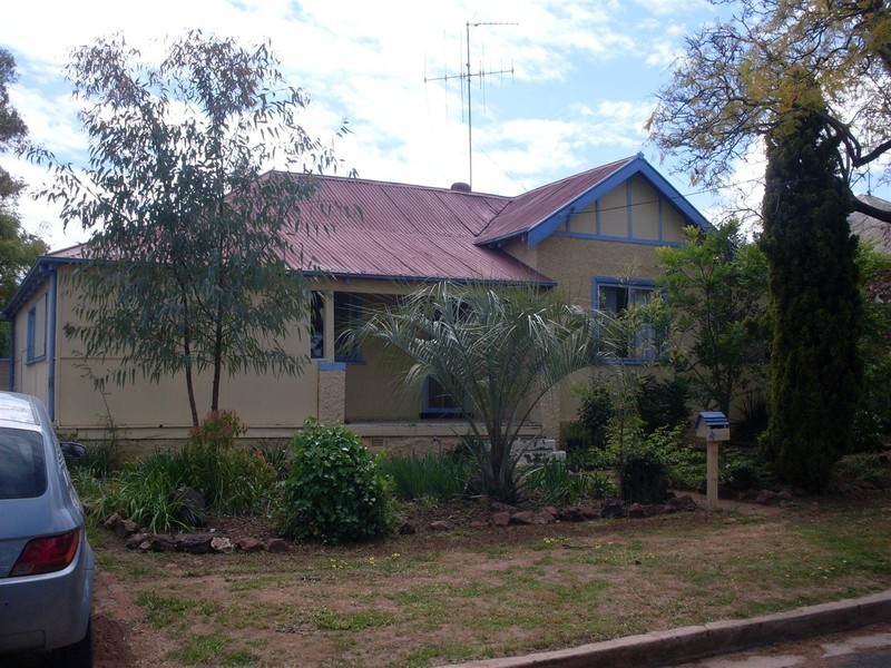 4 Oswin Street, Parkes NSW 2870