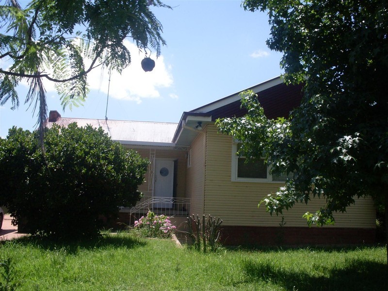 8 Moon Crescent, Parkes NSW 2870