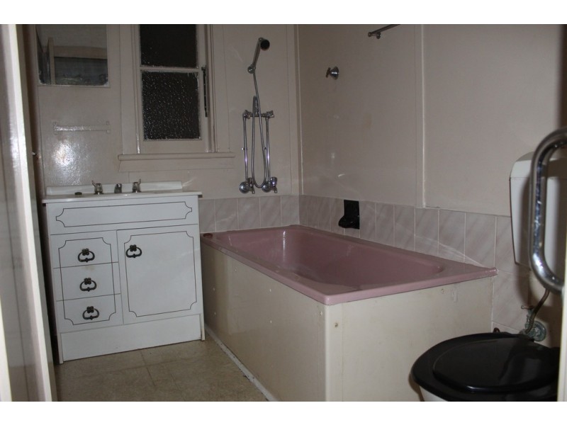 19 Best Street, Parkes NSW 2870