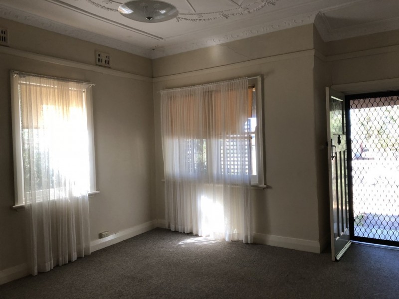 36 Bushman Street, Parkes NSW 2870