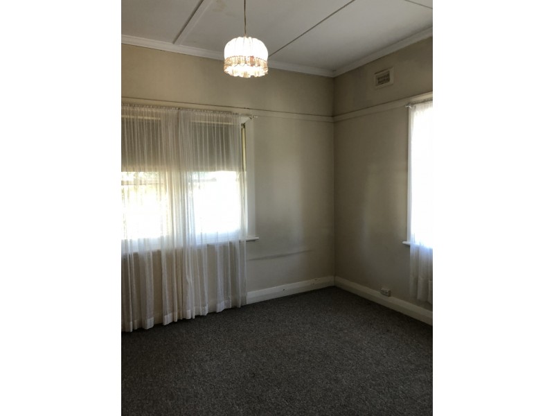 36 Bushman Street, Parkes NSW 2870