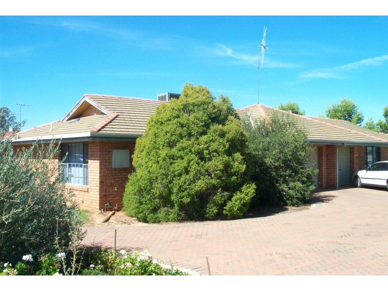 2/24 EBELINA CRESCENT, Parkes NSW 2870