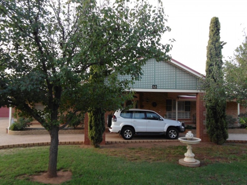 48 Field Road, Parkes NSW 2870