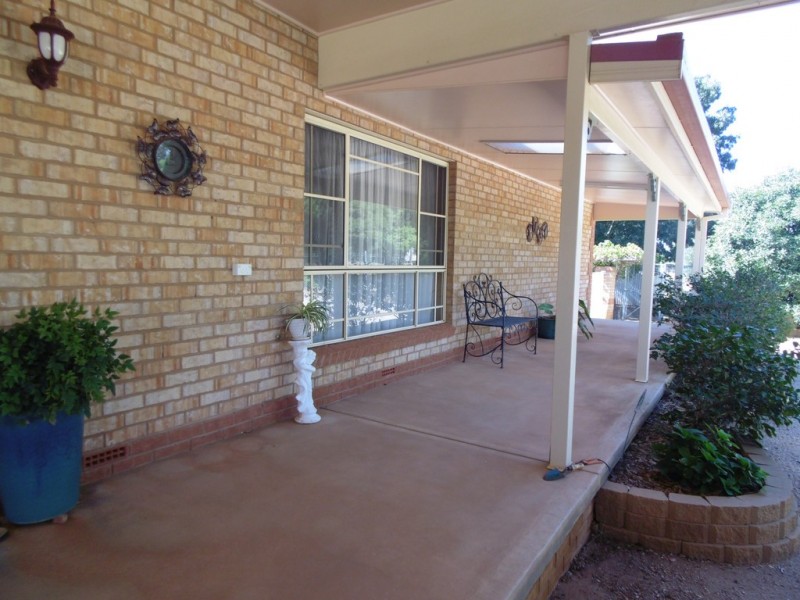 48 Field Road, Parkes NSW 2870