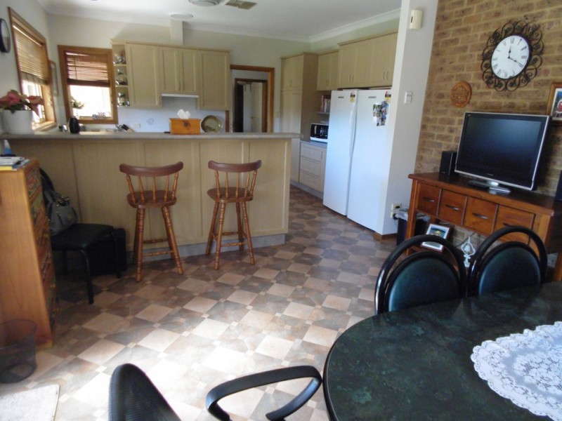 48 Field Road, Parkes NSW 2870