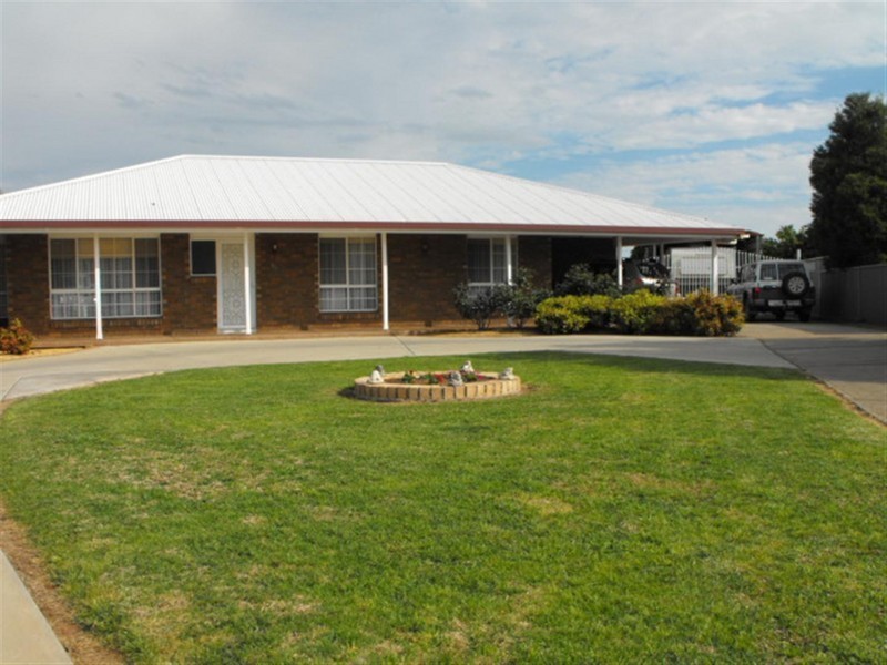 33 Middleton Street, Parkes NSW 2870
