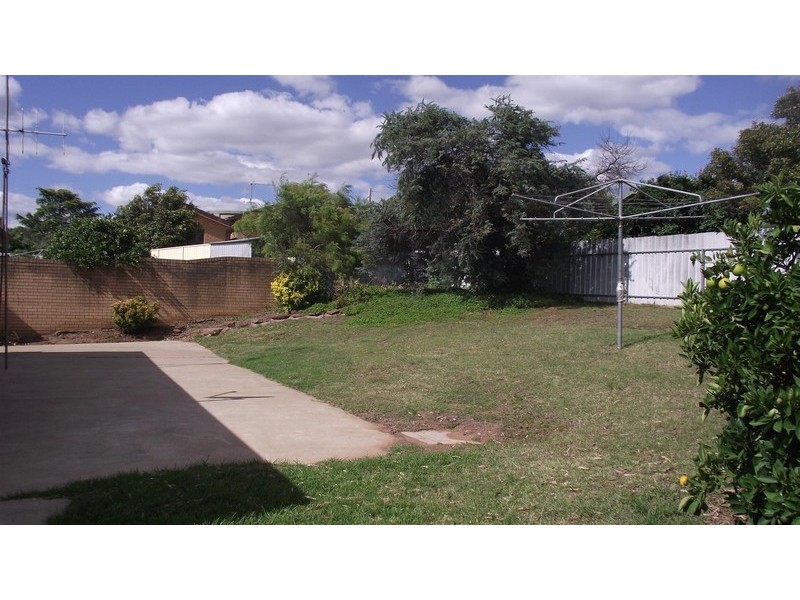 83 East Street, Parkes NSW 2870