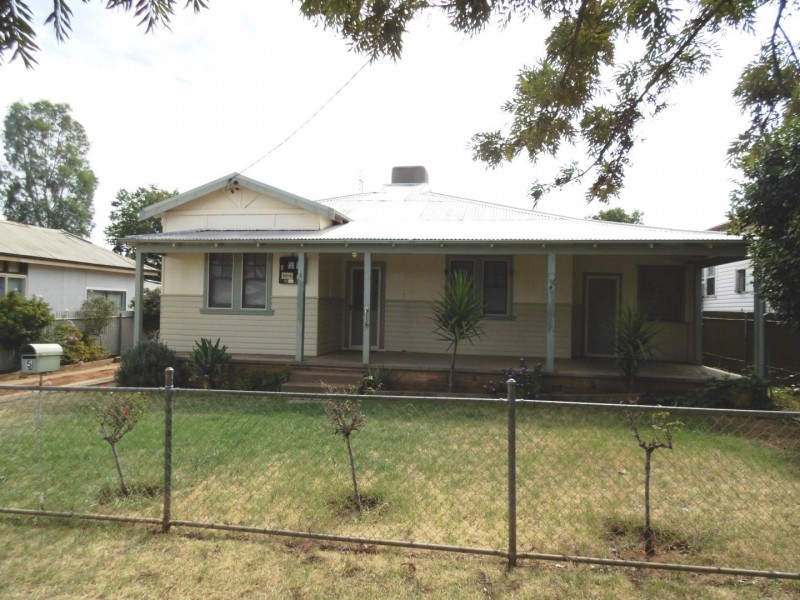 5 Carrington Street, Parkes NSW 2870